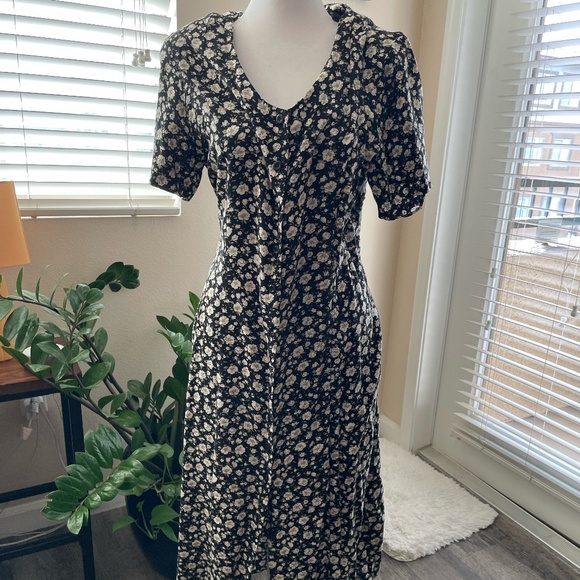 Country Dress - Picture 1 of 3